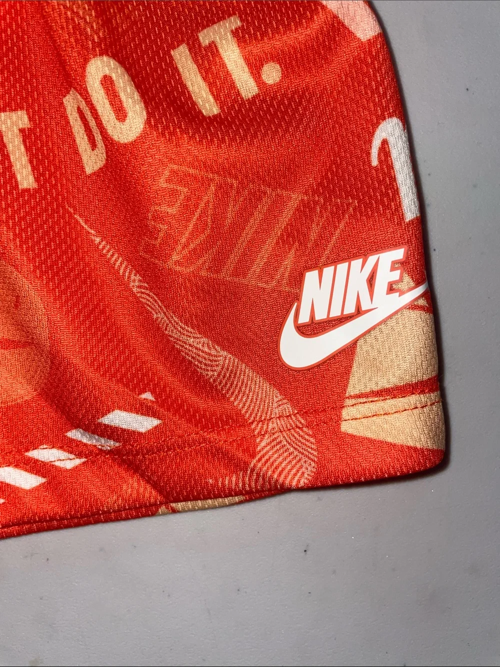 NEW! NIKE ORANFE 2-PIECE T-SHIRT & SHORTS SET. SIZE 12 MONTHS. BOYS. - Picture 4 of 9